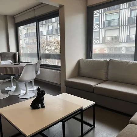 Daire Place Morny, Hyper Centre !