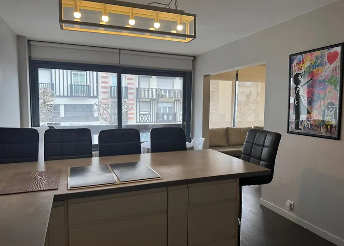 Place Morny, Hyper Centre ! * Deauville